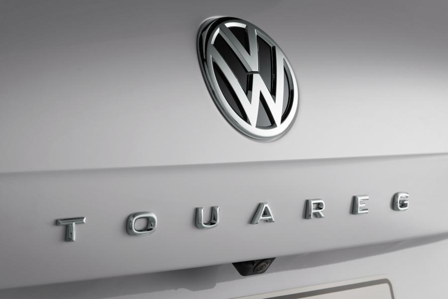Логотип Volkswagen Touareg V6 TDI R-Line 2018 года  (WW) (фото 13 из 41)